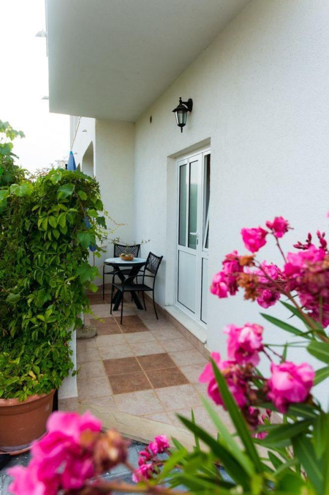 Apartments Mare - 30 M From Pebble Beach Seget Vranjica Buitenkant foto