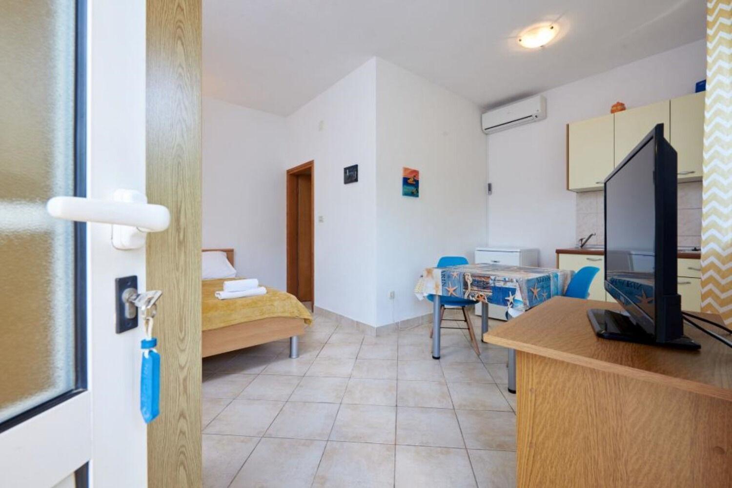Apartments Mare - 30 M From Pebble Beach Seget Vranjica Buitenkant foto