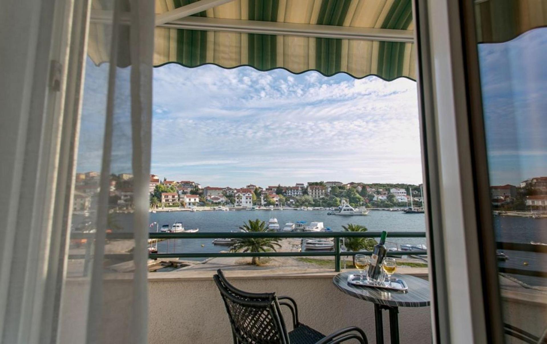 Apartments Mare - 30 M From Pebble Beach Seget Vranjica Buitenkant foto